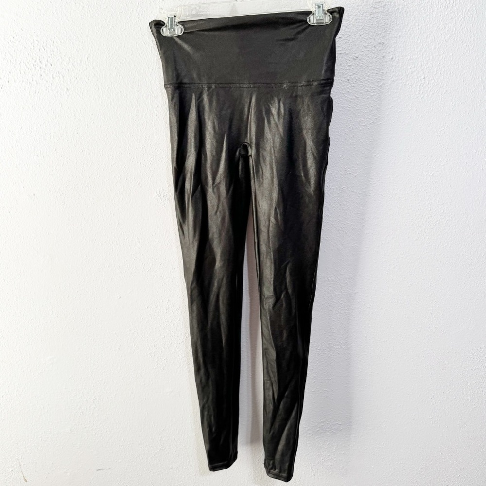 Spanx black faux leather leggings med